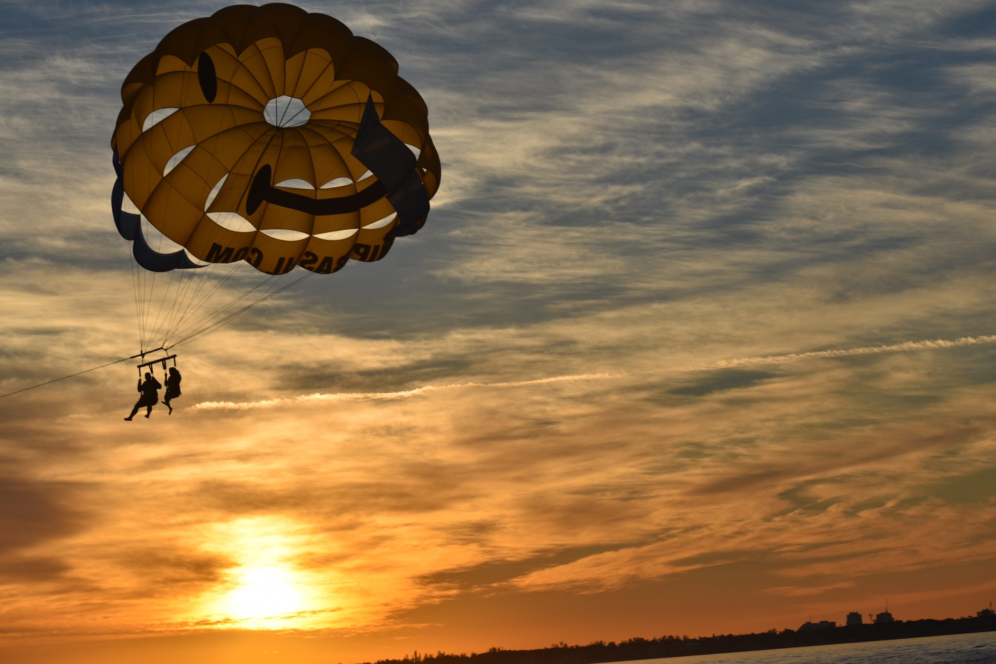 Exclusive Nighttime Parasailing Experiences in Miami